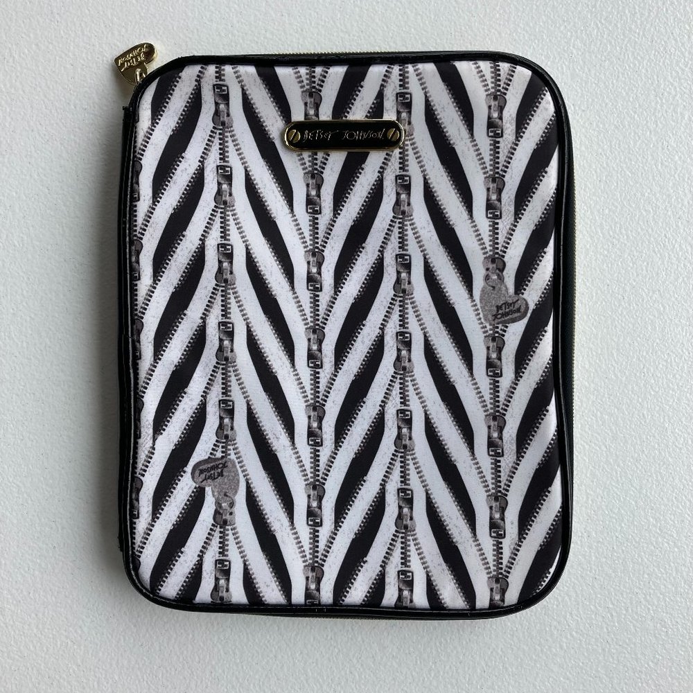 Betsey Johnson Zippered Padded Tablet Travel Case